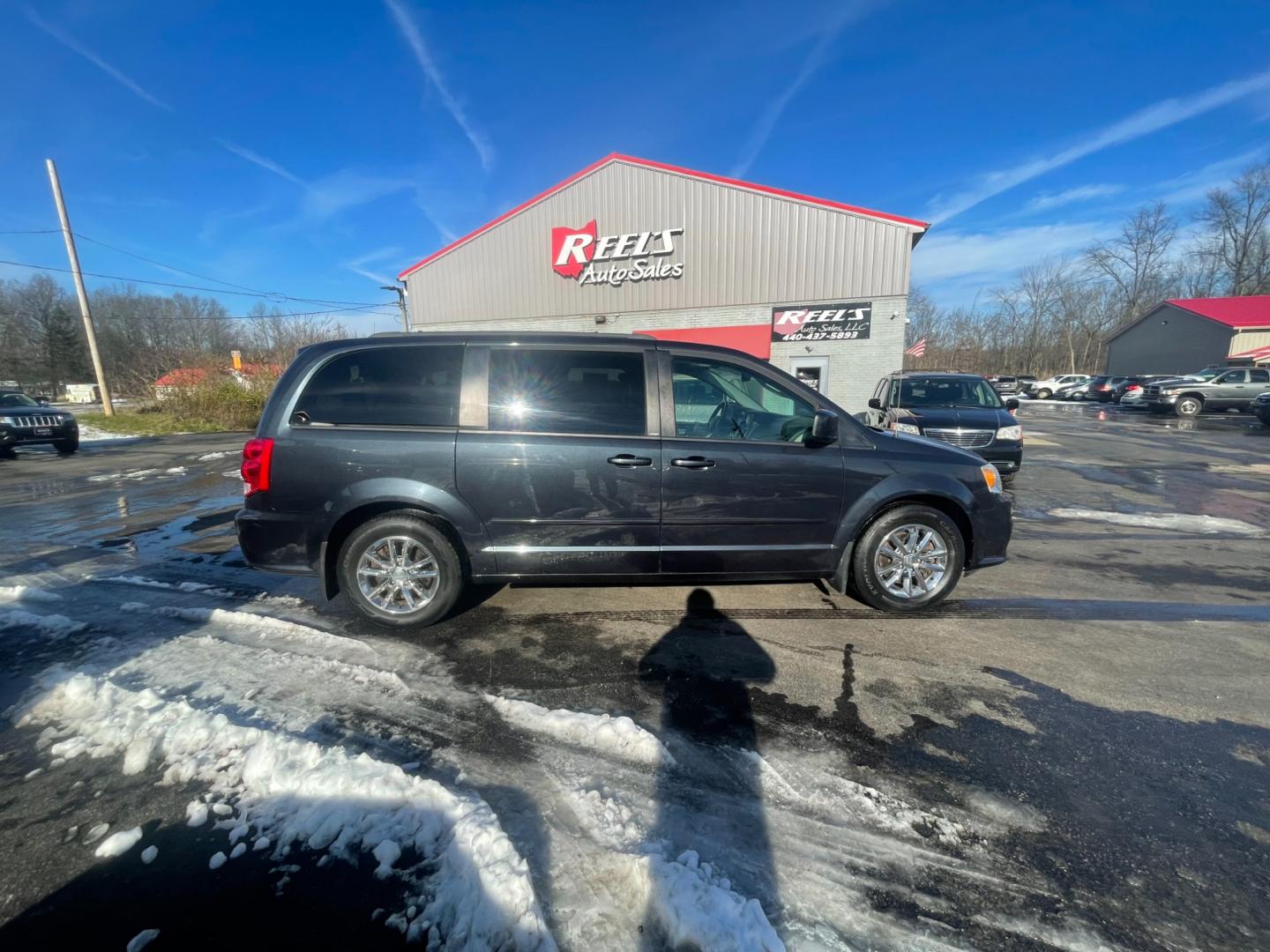 2014 Gray /Black Dodge Grand Caravan SXT (2C4RDGCG9ER) with an 3.6L V6 DOHC 24V FFV engine, 6 Speed Automatic transmission, located at 547 E. Main St., Orwell, OH, 44076, (440) 437-5893, 41.535435, -80.847855 - This 2014 Dodge Grand Caravan SXT is equipped with a rear entertainment system and STOW N GO seating, allowing for easy storage and flexibility. It also features a back-up camera, providing added convenience and safety when parking or reversing. With its versatile seating and entertainment options, - Photo#5